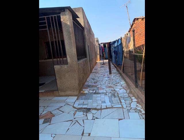 8 BEDROOM HOUSE FOR SALE IN TEMBISA EXT 7